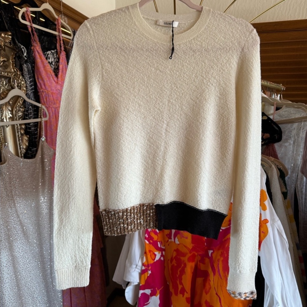CELINE SWEATER IN PRISTINE LIKE NEW CONDITION
$379 $579 Size: M
Celine